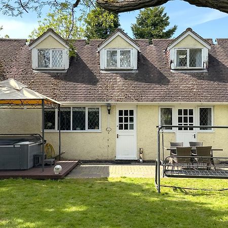 Rural Lodge Stay In Windsor! Hot Tub! Sleeps 20 Bray Exterior foto